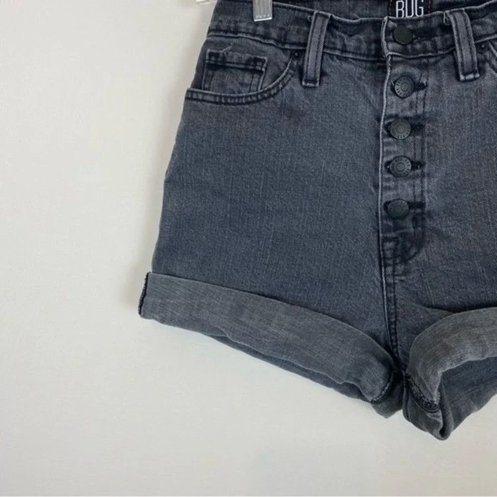 BDG Mom High Rise Cuffed Stone Washed Black Denim Shorts Size 26 - Picture 3 of 6